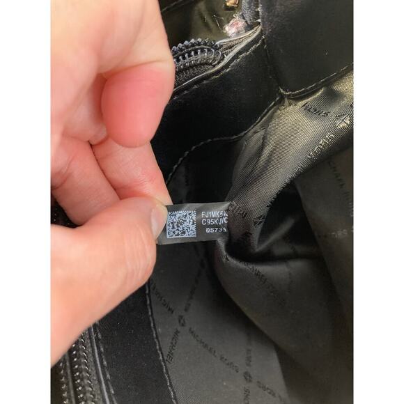 MICHAEL KORS LARGE BLACK LEATHER HANDBAG WITH LOCK CHARM - Picture 15 of 15